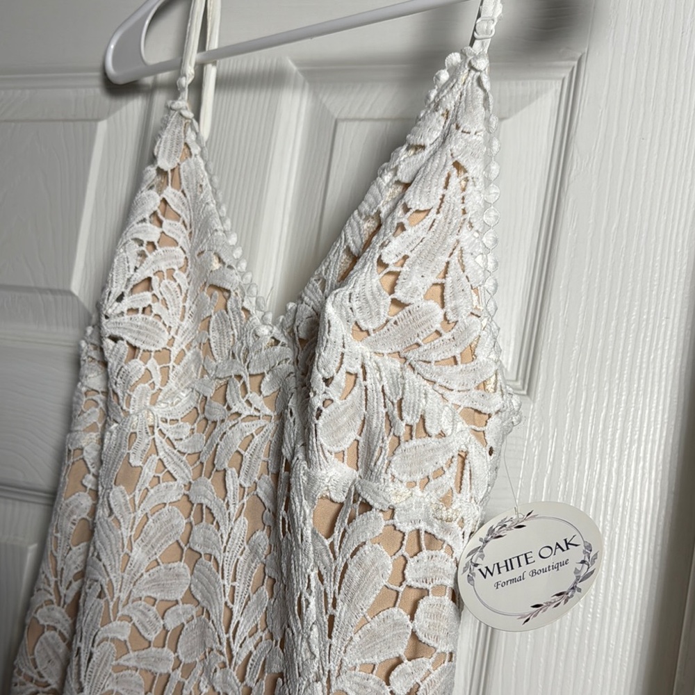 White Lace Sleeveless Dress
